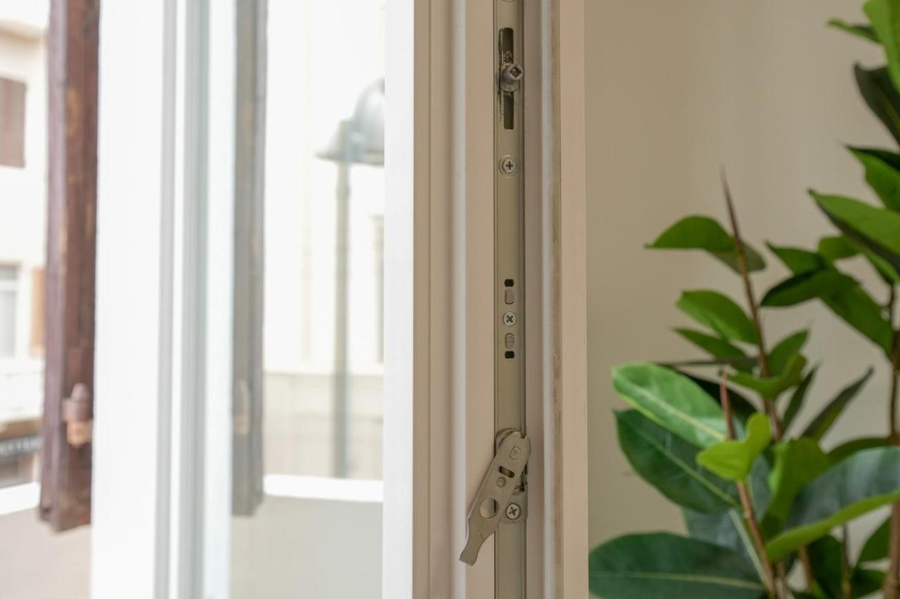 קליארי Luxury Rooms Paoli 19 מראה חיצוני תמונה