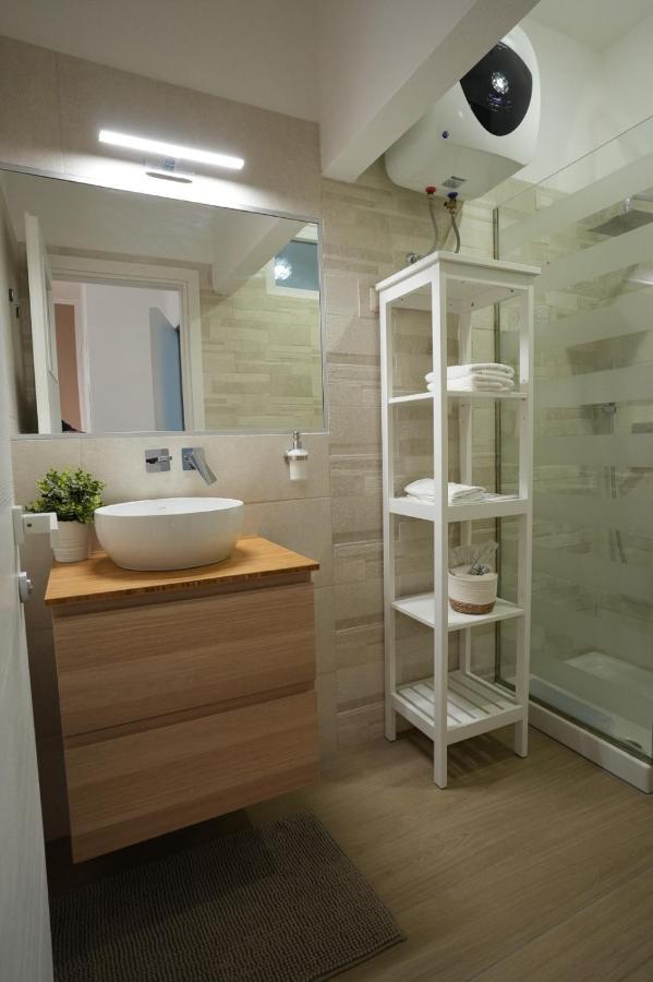 קליארי Luxury Rooms Paoli 19 מראה חיצוני תמונה